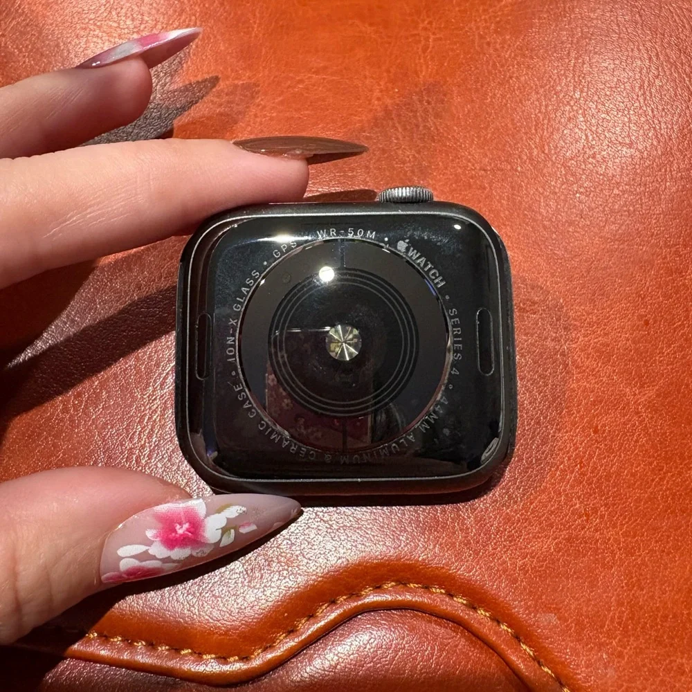 2 Apple Watches Pink & Black Series 4 🩷🖤